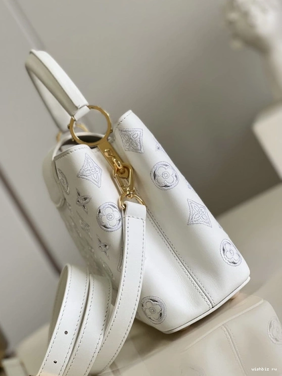 WIS LOUIS BB CAPUCINES VUITTON 0103